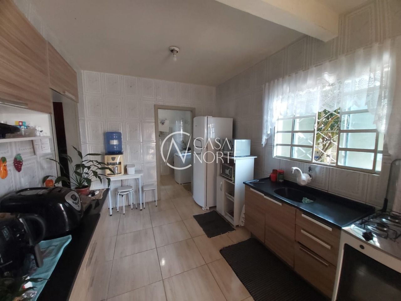 Casa à venda com 3 quartos, 100m², 1 suíte, 3 vagas, Rua Império no bairro Vila Nova em Porto Alegre