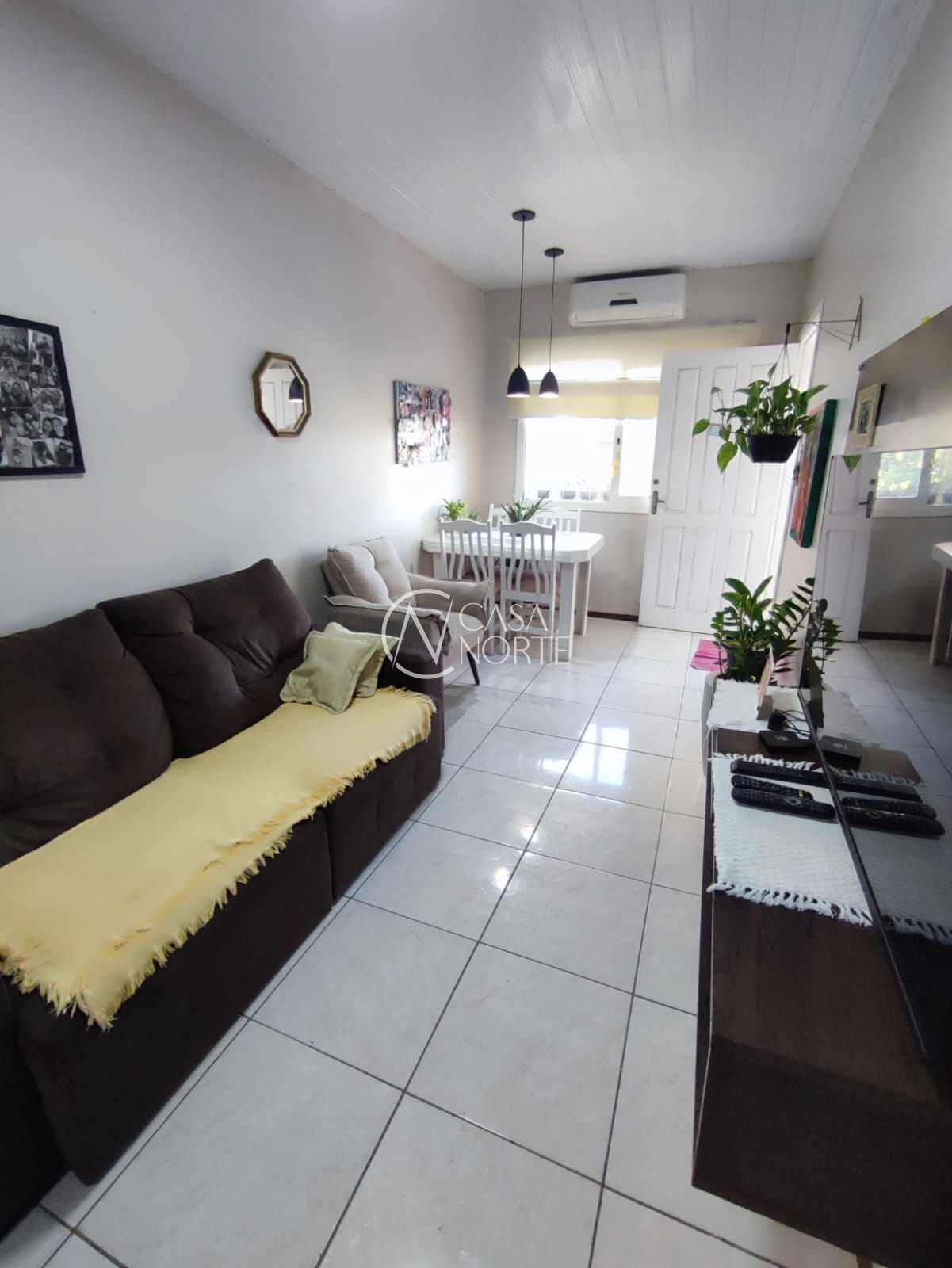 Casa à venda com 2 quartos, 59m², 1 vaga, Rua Carlos Maximiliano Fayet no bairro Hípica em Porto Alegre