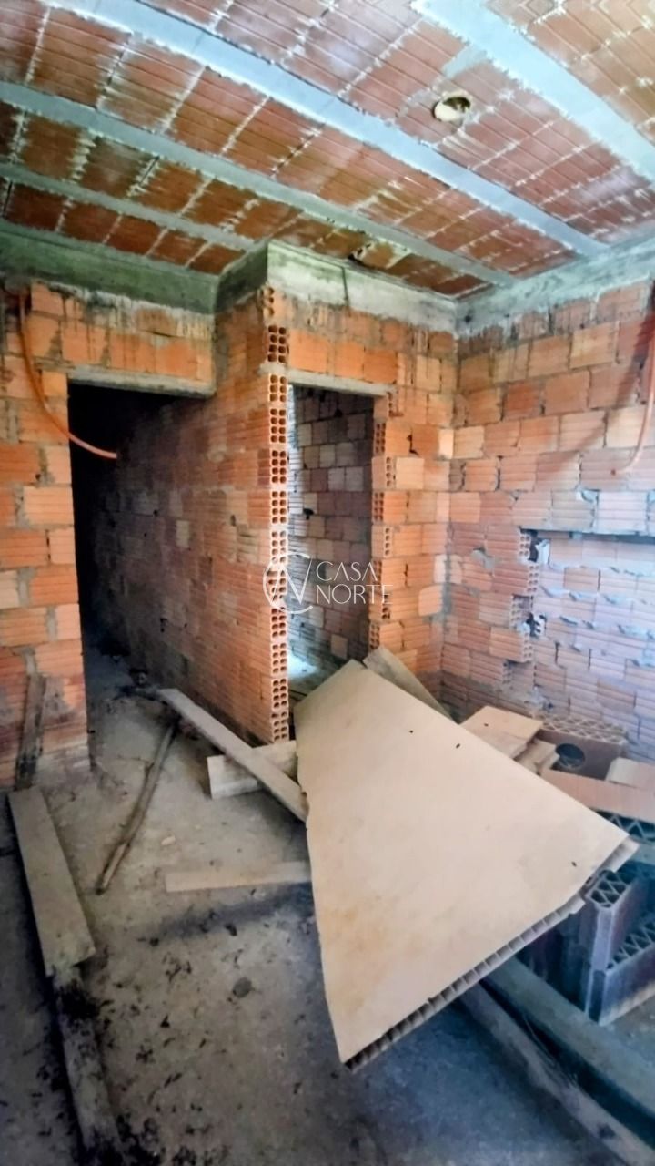 Sobrado à venda com 3 quartos, 88m², 2 suítes, 2 vagas, Rua Luzinete Alves Aragon no bairro Hípica em Porto Alegre