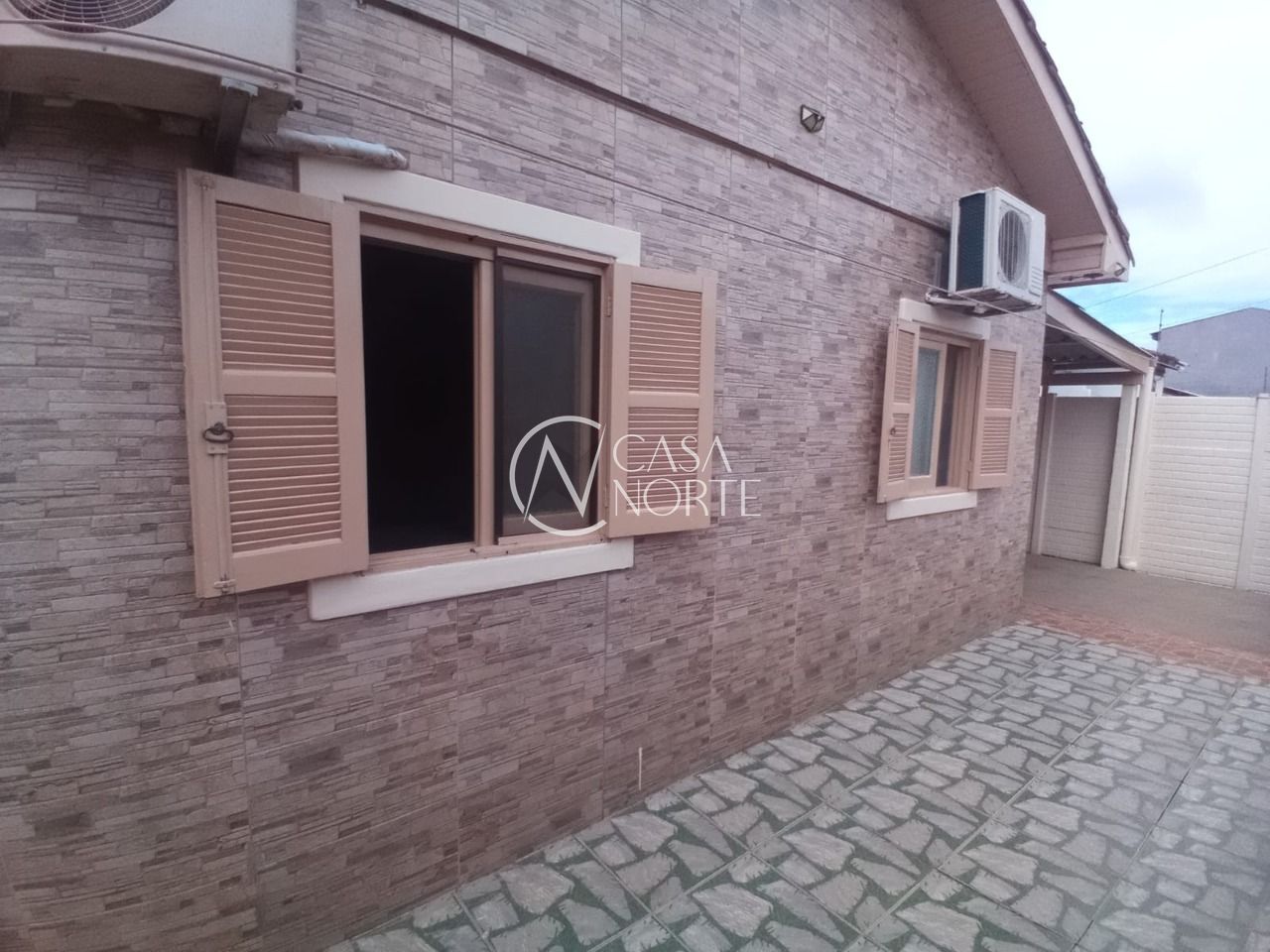 Casa à venda com 2 quartos, 89m², 3 vagas, Rua Adalberto Garcia no bairro Hípica em Porto Alegre