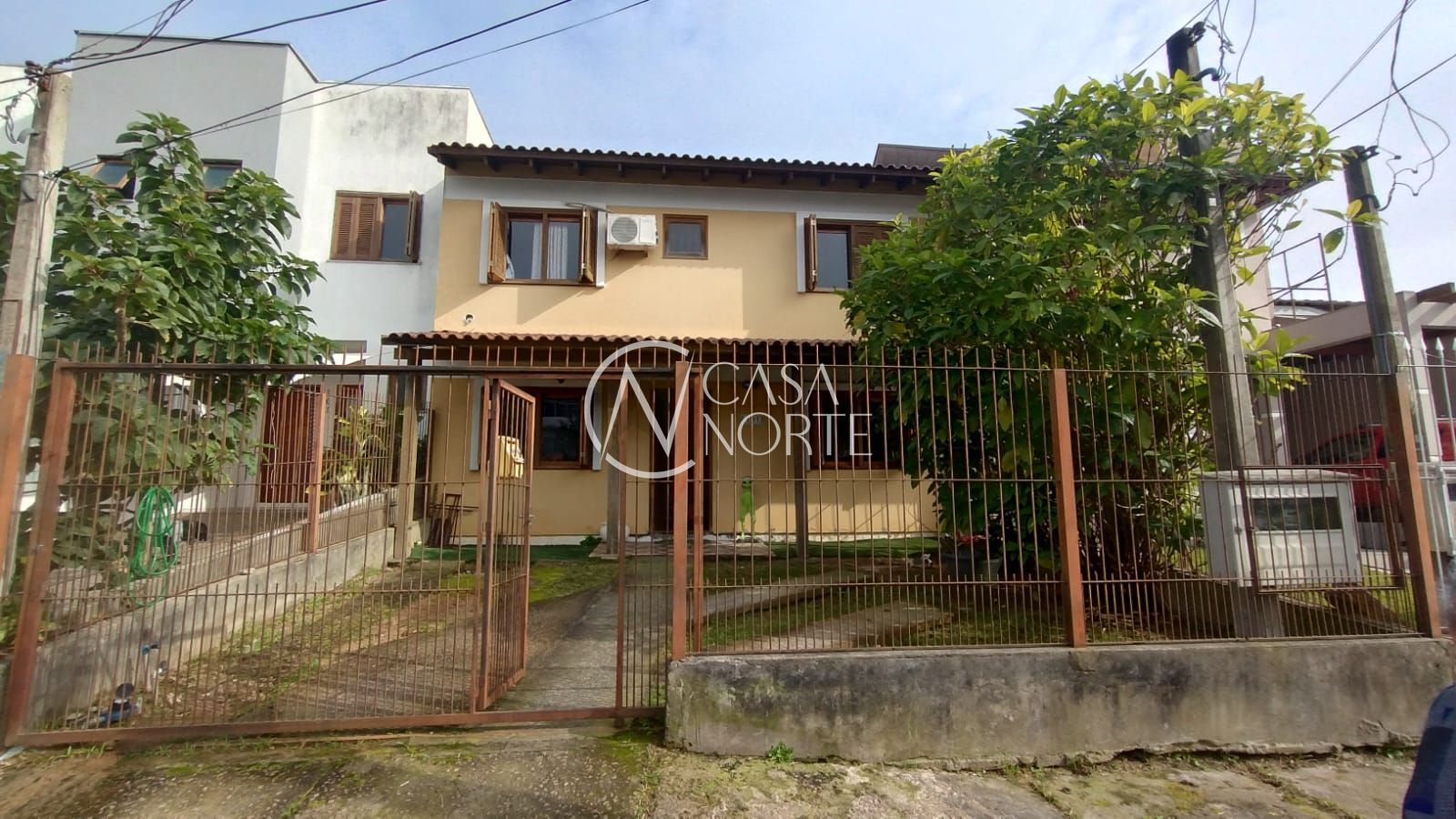 Casa à venda com 4 quartos, 100m², 1 vaga, Rua Doutor Cláudio Walter Ferreira da Silva no bairro Guarujá em Porto Alegre