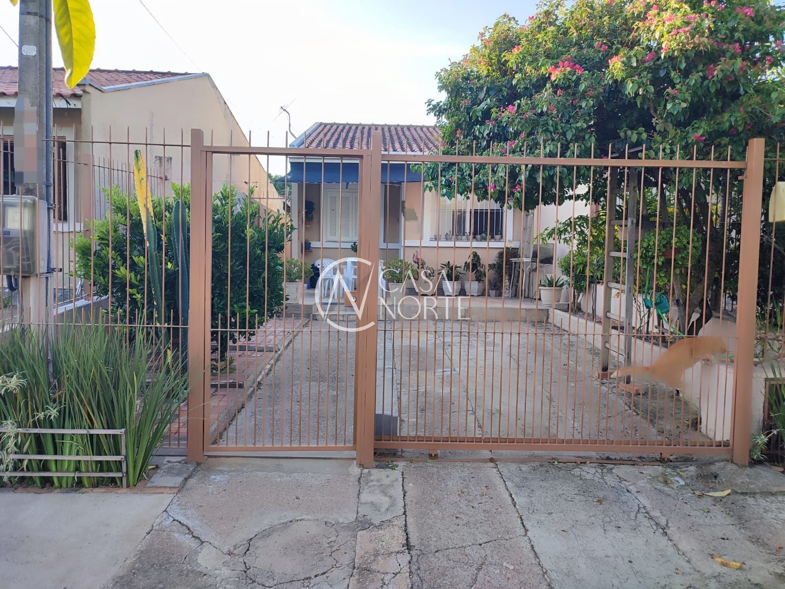 Casa à venda com 2 quartos, 59m², 1 vaga, Rua Carlos Maximiliano Fayet no bairro Hípica em Porto Alegre