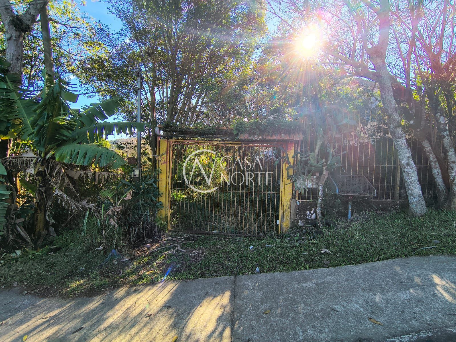 Terreno à venda  com 700m², Estrada das Furnas no bairro Vila Nova em Porto Alegre