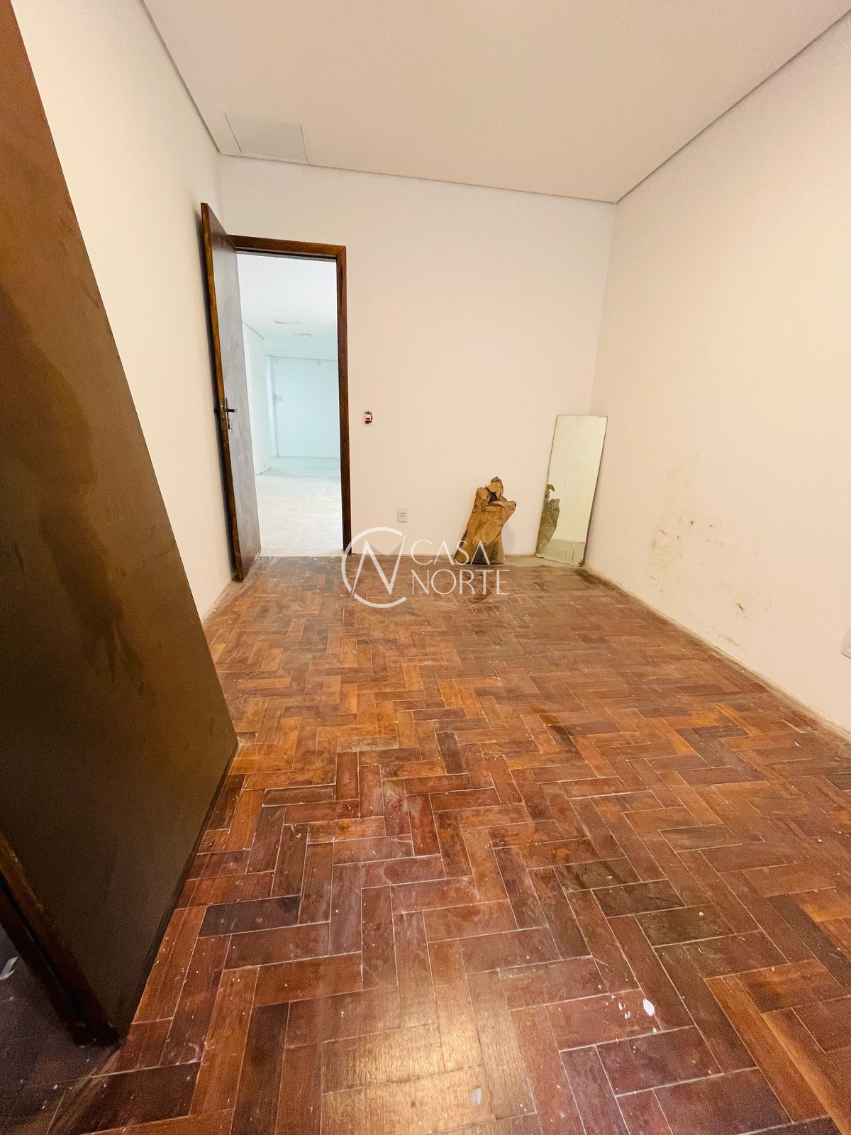 Casa à venda com 3 quartos, 106m², 1 suíte, 1 vaga, Avenida Alberto Bins no bairro Centro em Porto Alegre