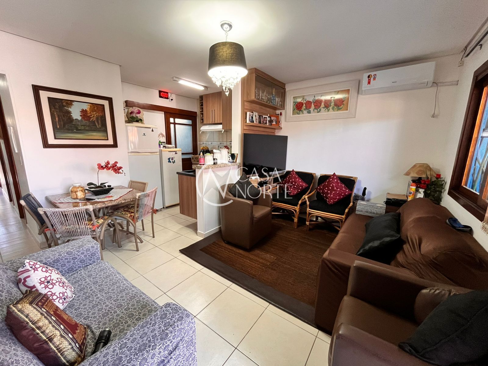 Casa à venda com 2 quartos, 76m², 1 vaga, Rua Irmão Mainar Longhi no bairro Hípica em Porto Alegre