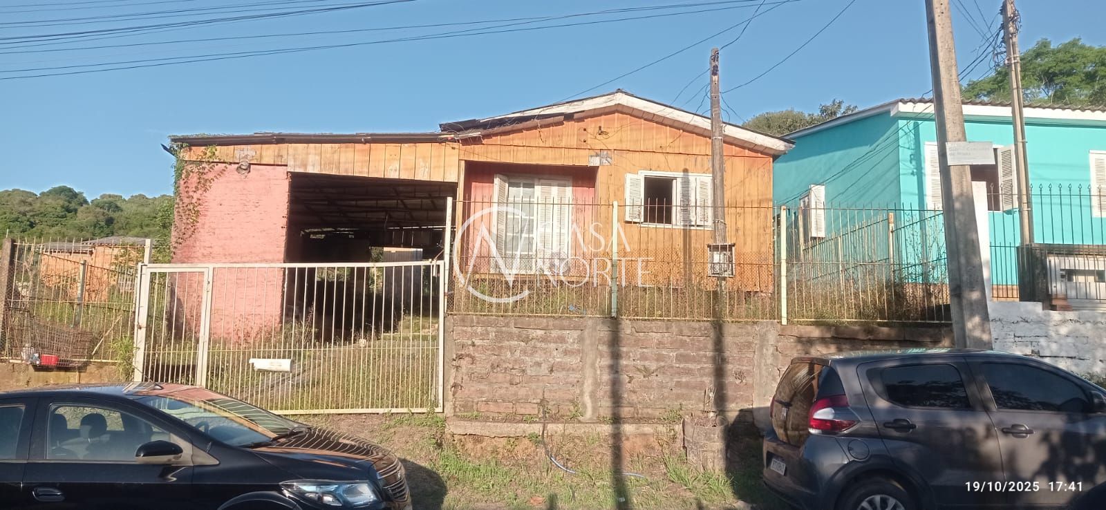 Casa à venda com 3 quartos, 54m², 2 vagas, Rua Gabriel Gonçalves de Moura no bairro Pitinga em Porto Alegre