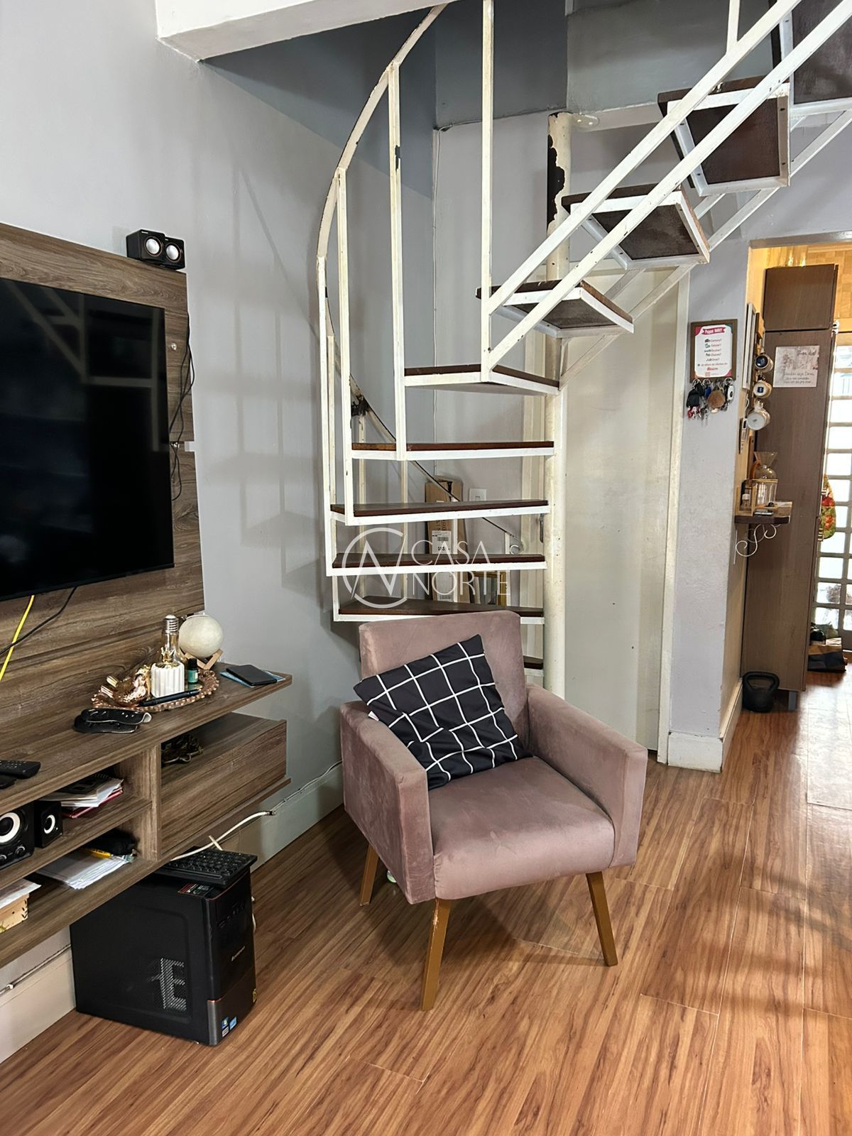 Sobrado à venda com 2 quartos, 78m², 1 vaga, Avenida Edgar Pires de Castro no bairro Hípica em Porto Alegre