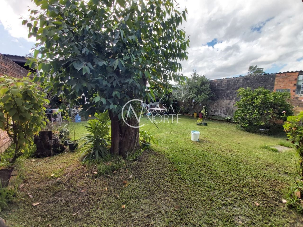 Casa à venda com 2 quartos, 96m², 1 suíte, 3 vagas, Avenida Juca Batista no bairro Belém Novo em Porto Alegre