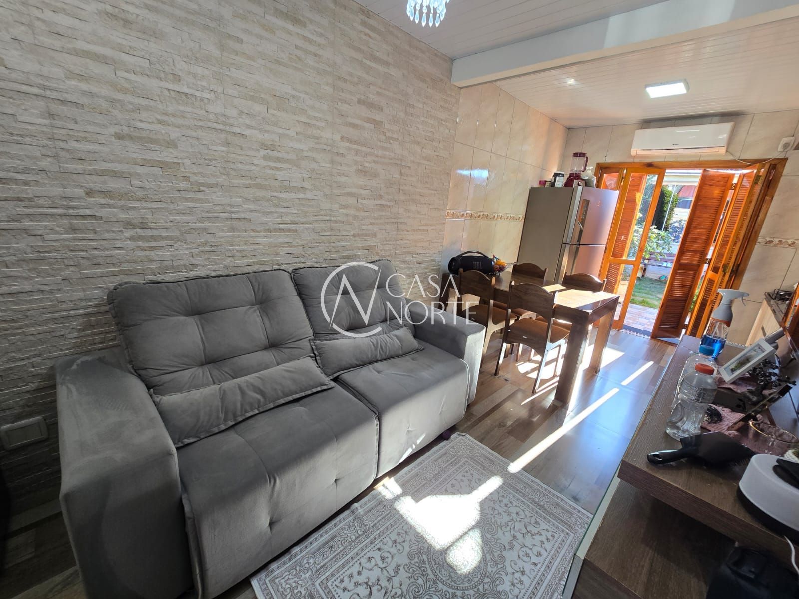 Casa à venda com 2 quartos, 38m², 1 vaga, Rua Solon Vieira Marques no bairro Restinga em Porto Alegre