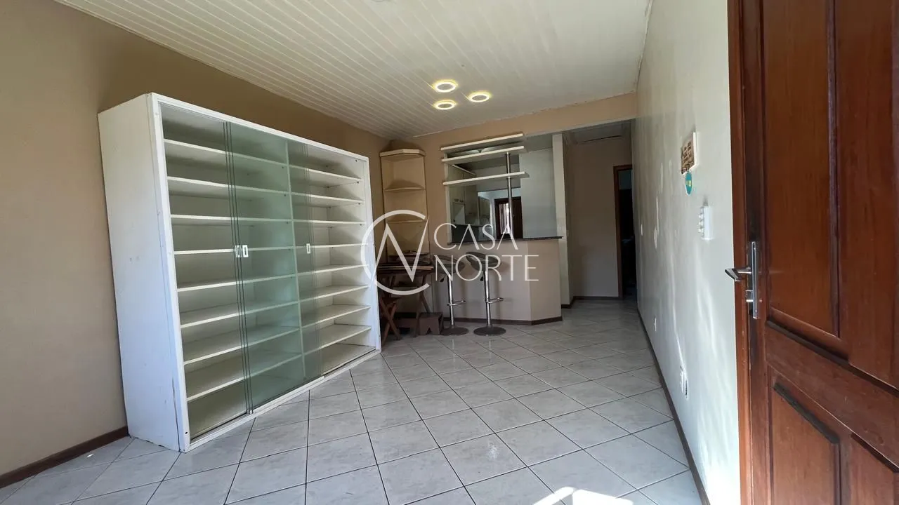Casa à venda com 3 quartos, 63m², 2 vagas, Rua José Celestino da Silva no bairro Hípica em Porto Alegre