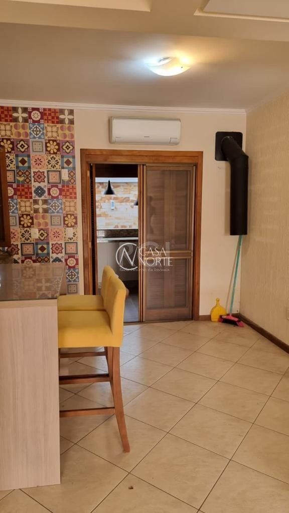 Sobrado à venda com 3 quartos, 191m², 1 suíte, 2 vagas, Avenida Edgar Pires de Castro no bairro Hípica em Porto Alegre