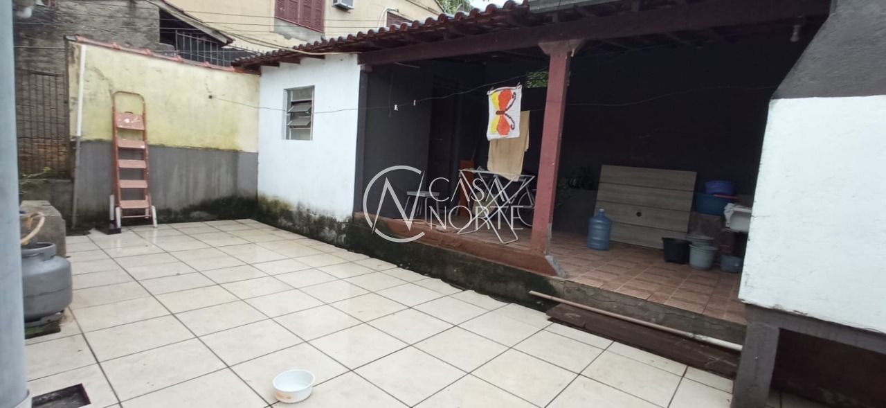 Casa à venda com 5 quartos, 175m², 1 suíte, 5 vagas, Rua Doutor Mário Totta no bairro Tristeza em Porto Alegre