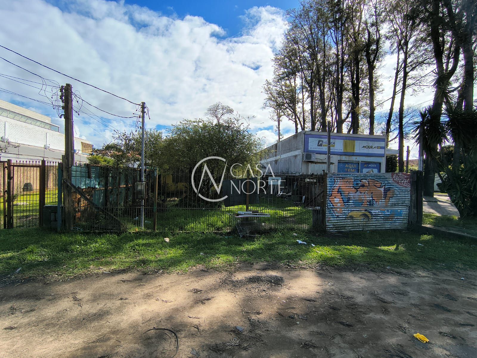 Terreno à venda  com 550m², Avenida Edgar Pires de Castro no bairro Hípica em Porto Alegre