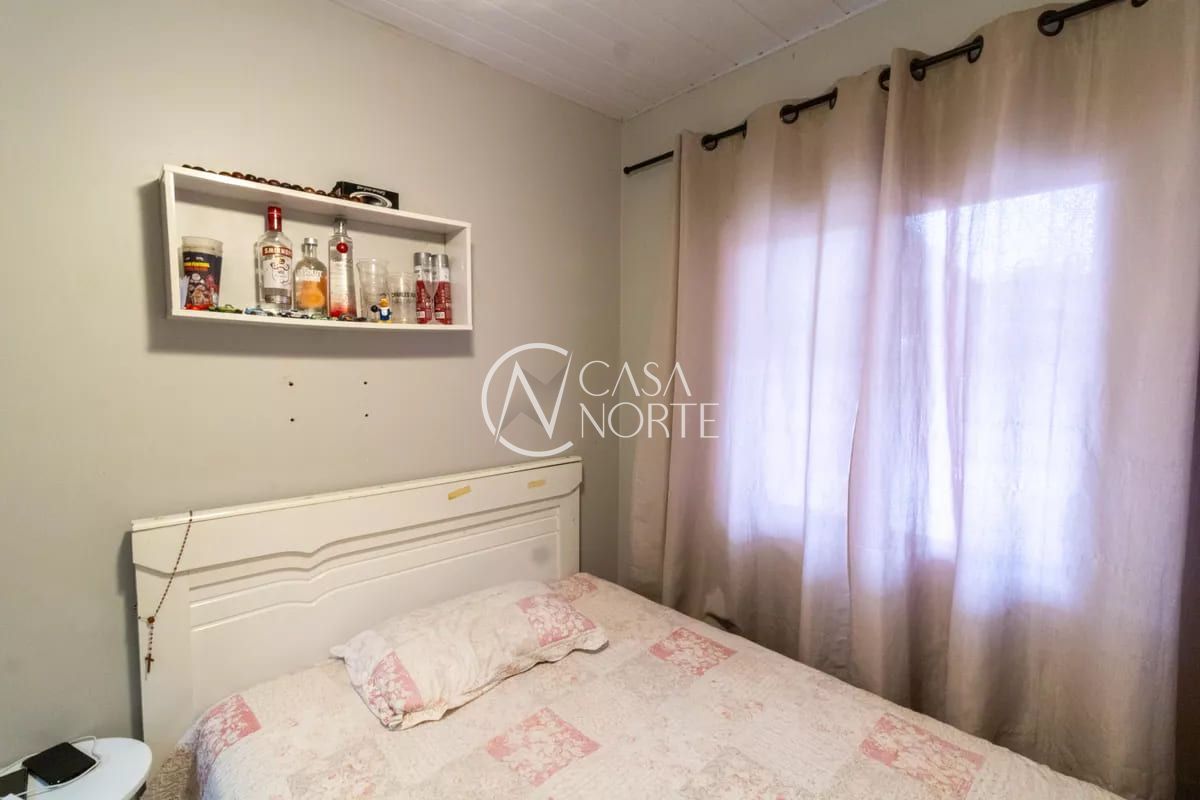 Casa à venda com 3 quartos, 76m², 2 vagas, Rua Seno Antônio Cornely no bairro Hípica em Porto Alegre