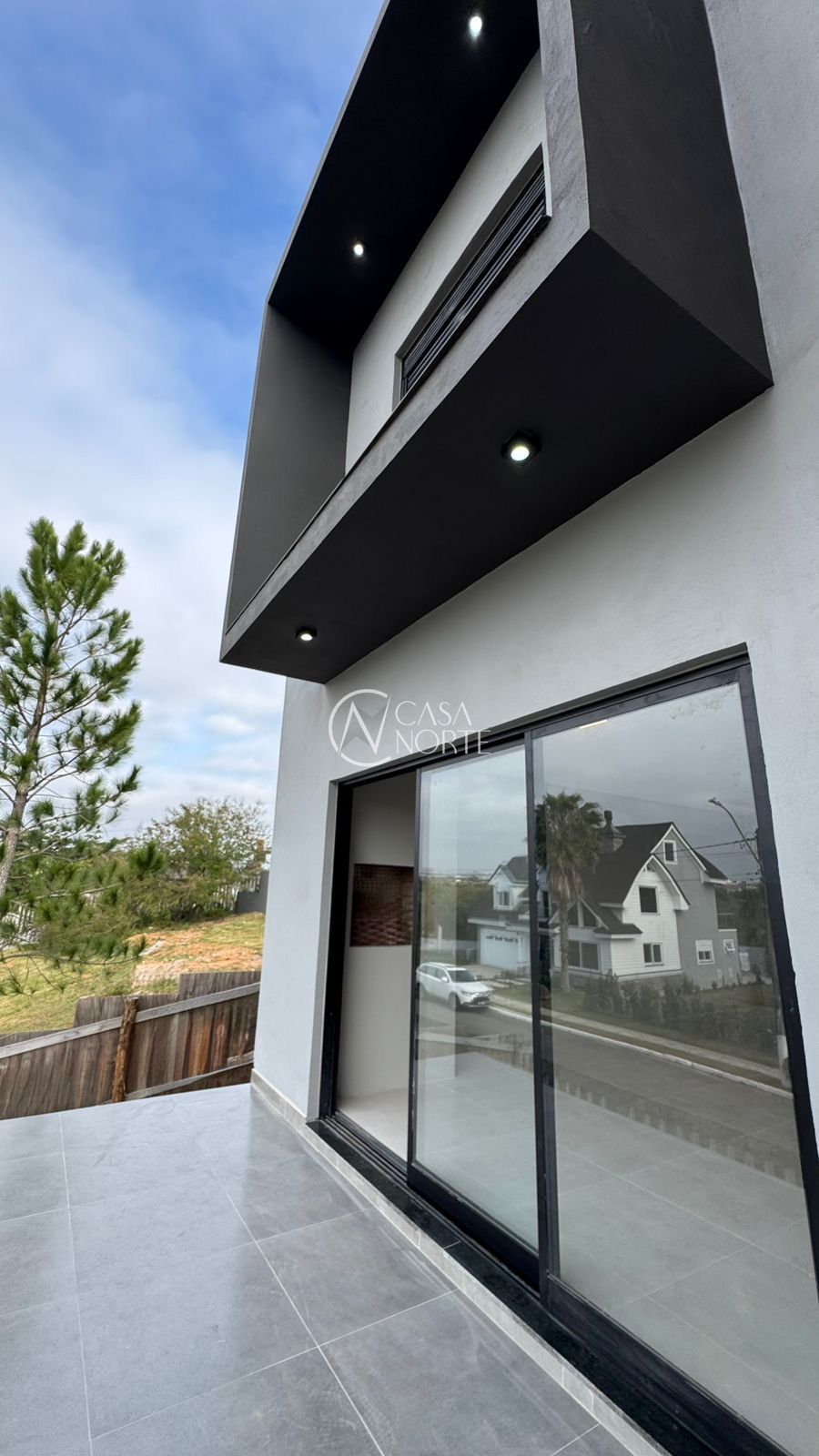 Sobrado à venda com 2 quartos, 86m², 2 suítes, 2 vagas, Rua Madre Clara no bairro Mário Quintana em Porto Alegre