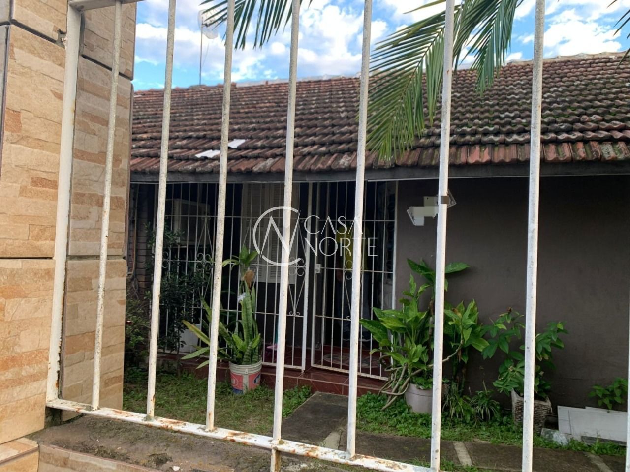 Casa à venda com 3 quartos, 110m², 1 suíte, 2 vagas, Rua Tenente Arizoly Fagundes no bairro Restinga em Porto Alegre