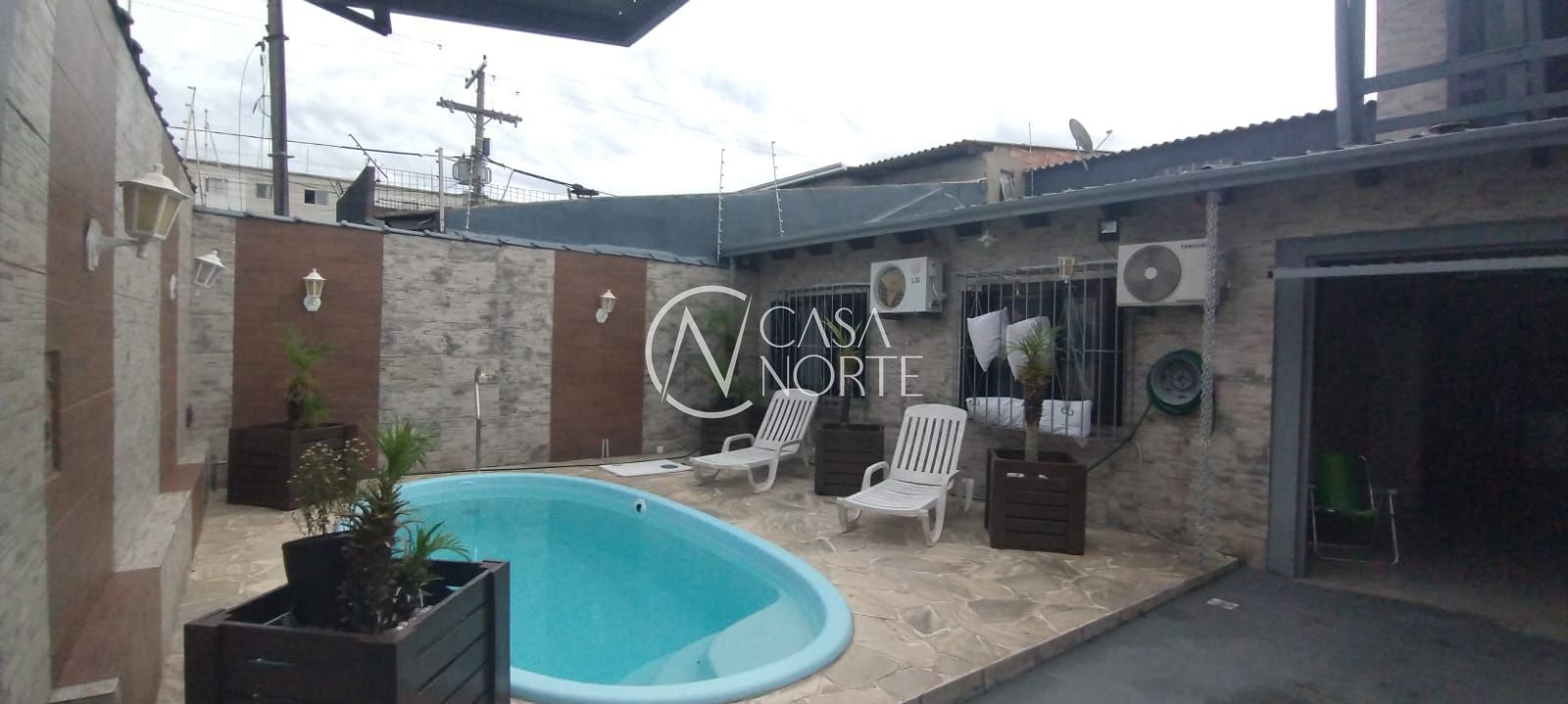 Casa à venda com 4 quartos, 80m², 2 vagas, Rua Clara Nunes no bairro Restinga em Porto Alegre