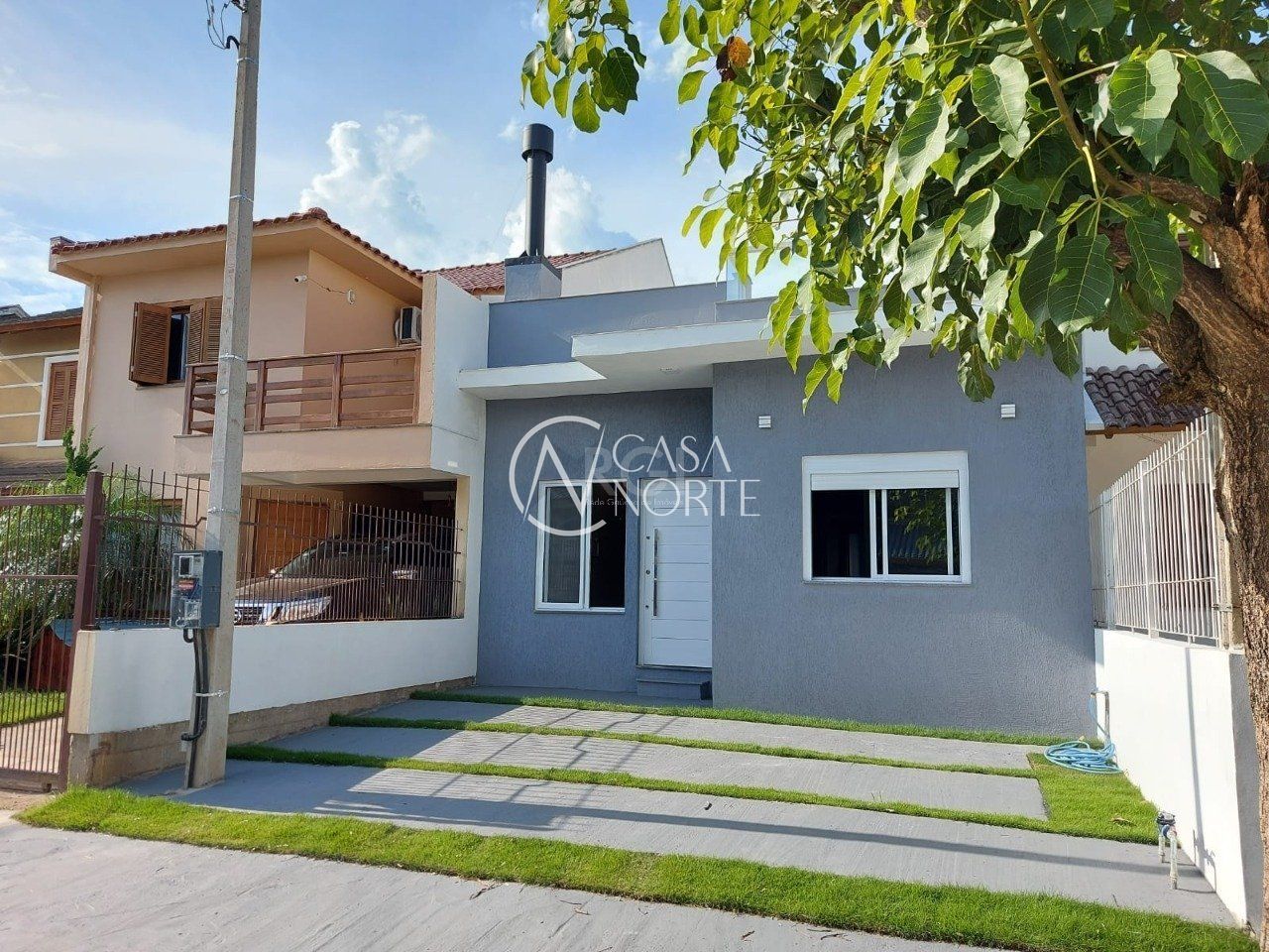 Casa à venda com 2 quartos, 84m², 1 suíte, 2 vagas, Rua Paulo Rogério Amoretty Souza no bairro Hípica em Porto Alegre