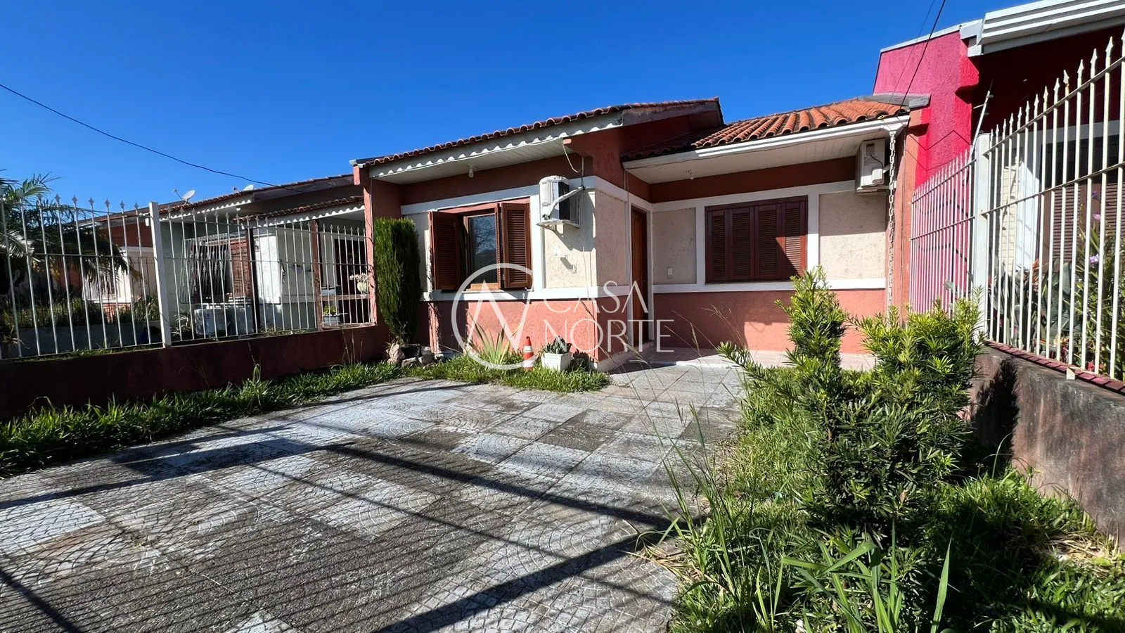 Casa à venda com 3 quartos, 63m², 2 vagas, Rua José Celestino da Silva no bairro Hípica em Porto Alegre