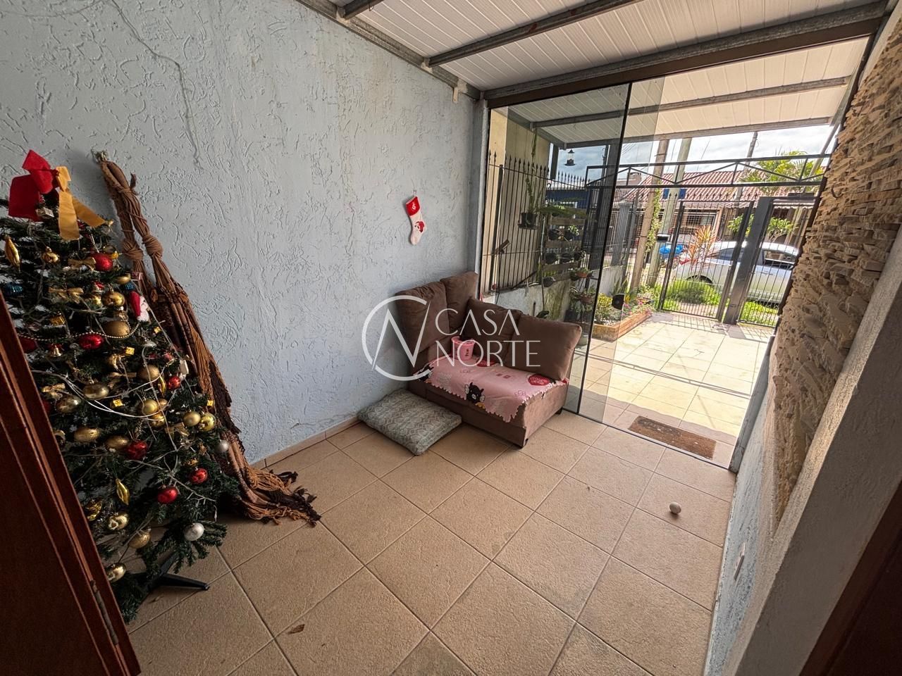 Casa à venda com 3 quartos, 51m², 2 vagas, Rua Júlio Ribeiro de Castilhos no bairro Hípica em Porto Alegre