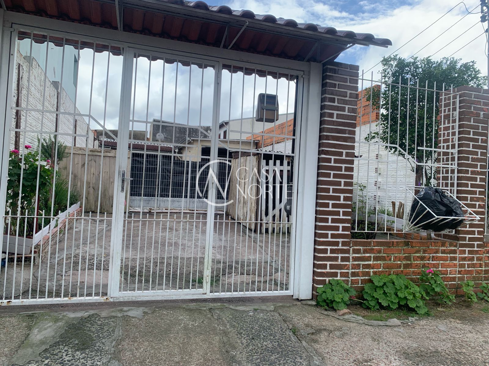 Casa à venda com 1 quarto, 30m², 2 vagas, Rua Elvira Dendena no bairro Hípica em Porto Alegre