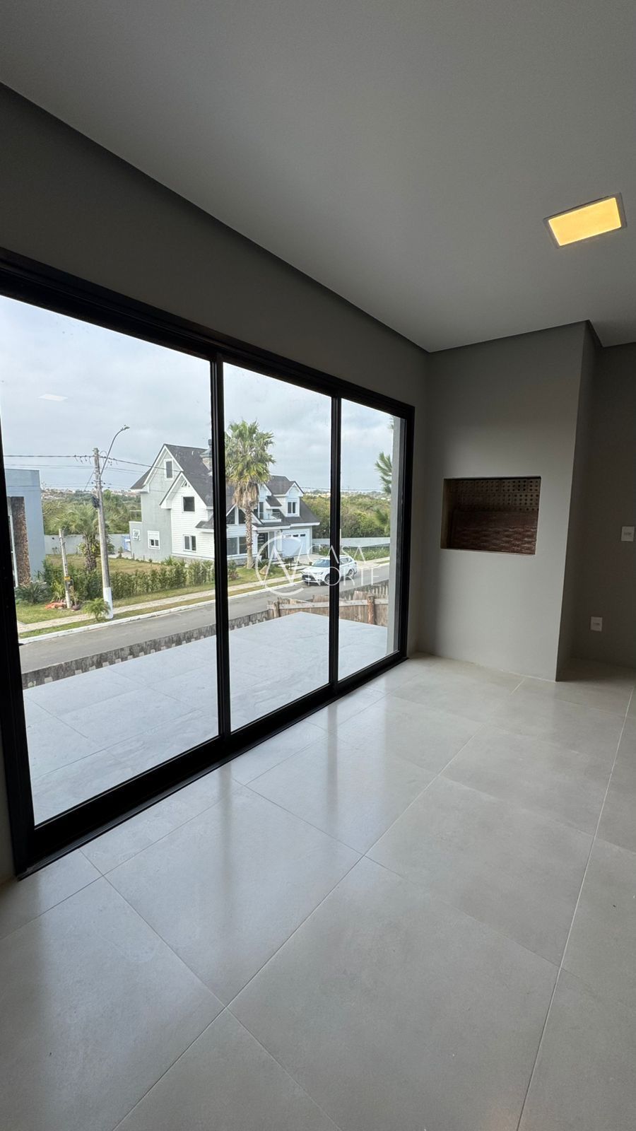 Sobrado à venda com 2 quartos, 86m², 2 suítes, 2 vagas, Rua Madre Clara no bairro Mário Quintana em Porto Alegre