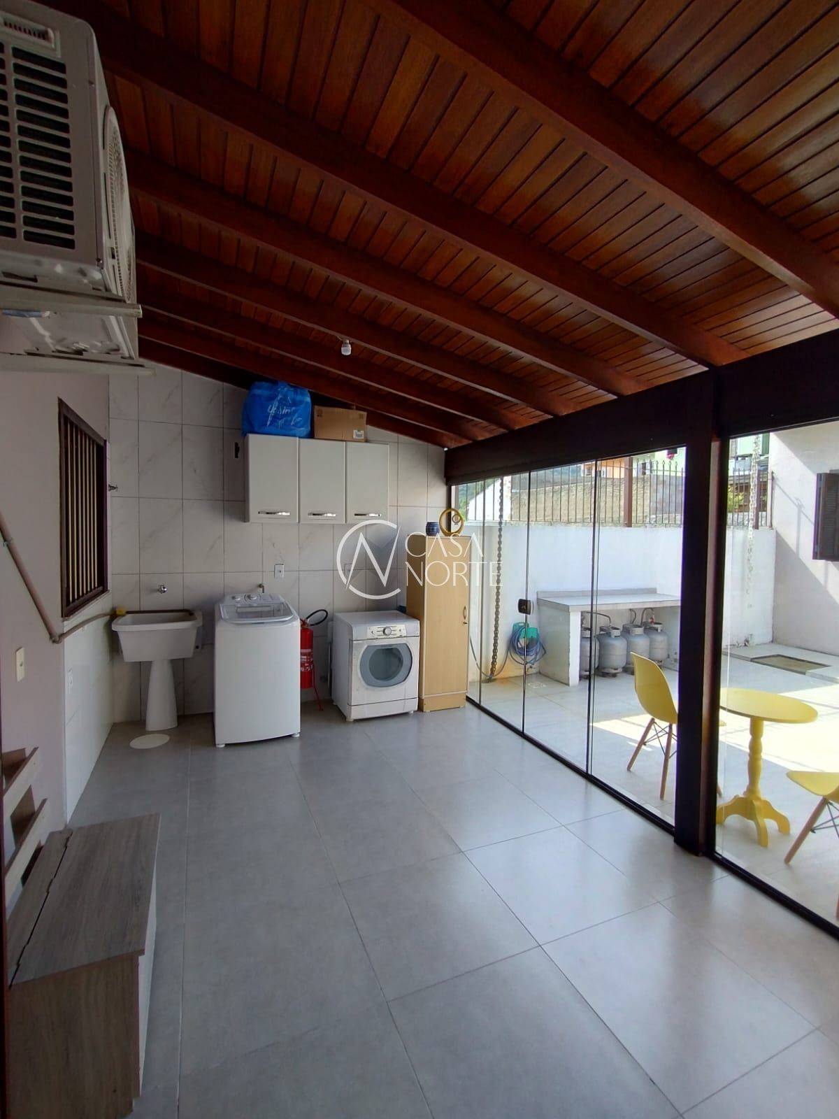 Casa à venda com 4 quartos, 90m², 2 vagas, Rua Pedro da Silva Nava no bairro Aberta dos Morros em Porto Alegre