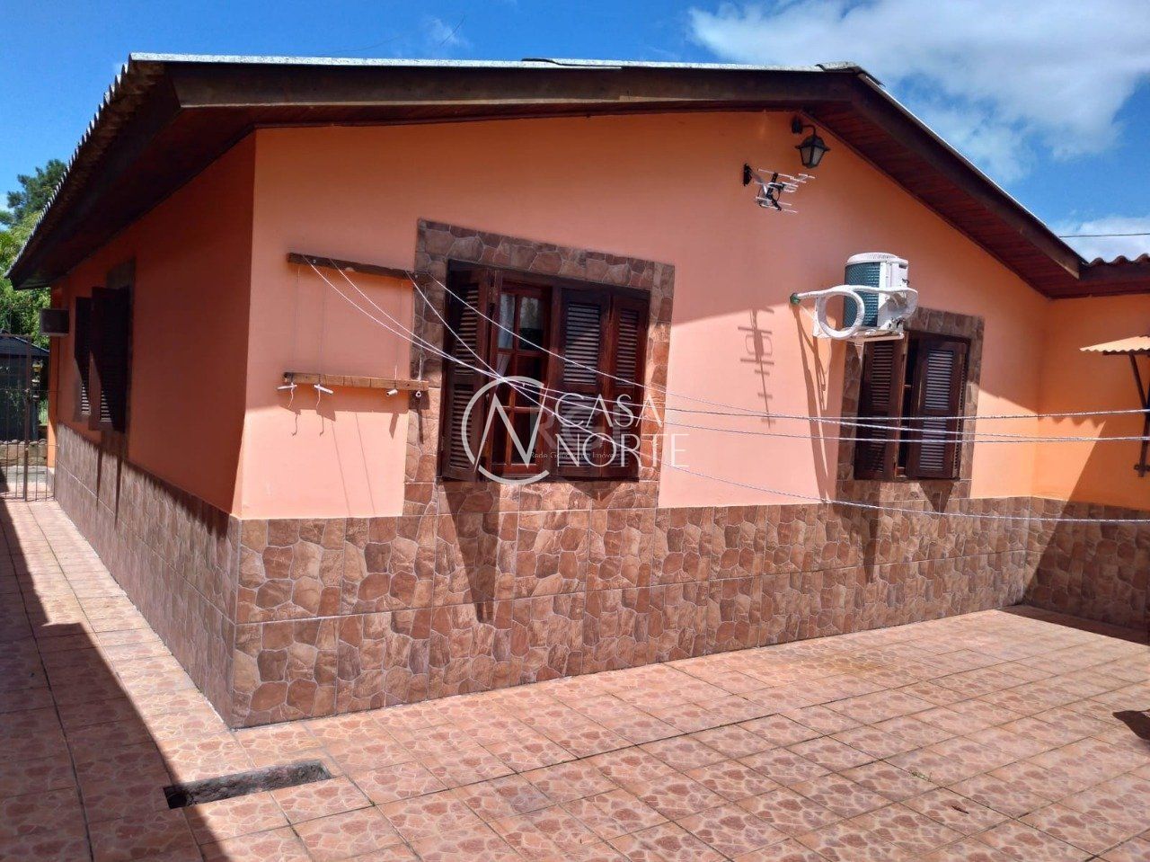 Casa à venda com 3 quartos, 120m², 3 vagas, Rua Santa Mônica no bairro Ponta Grossa em Porto Alegre