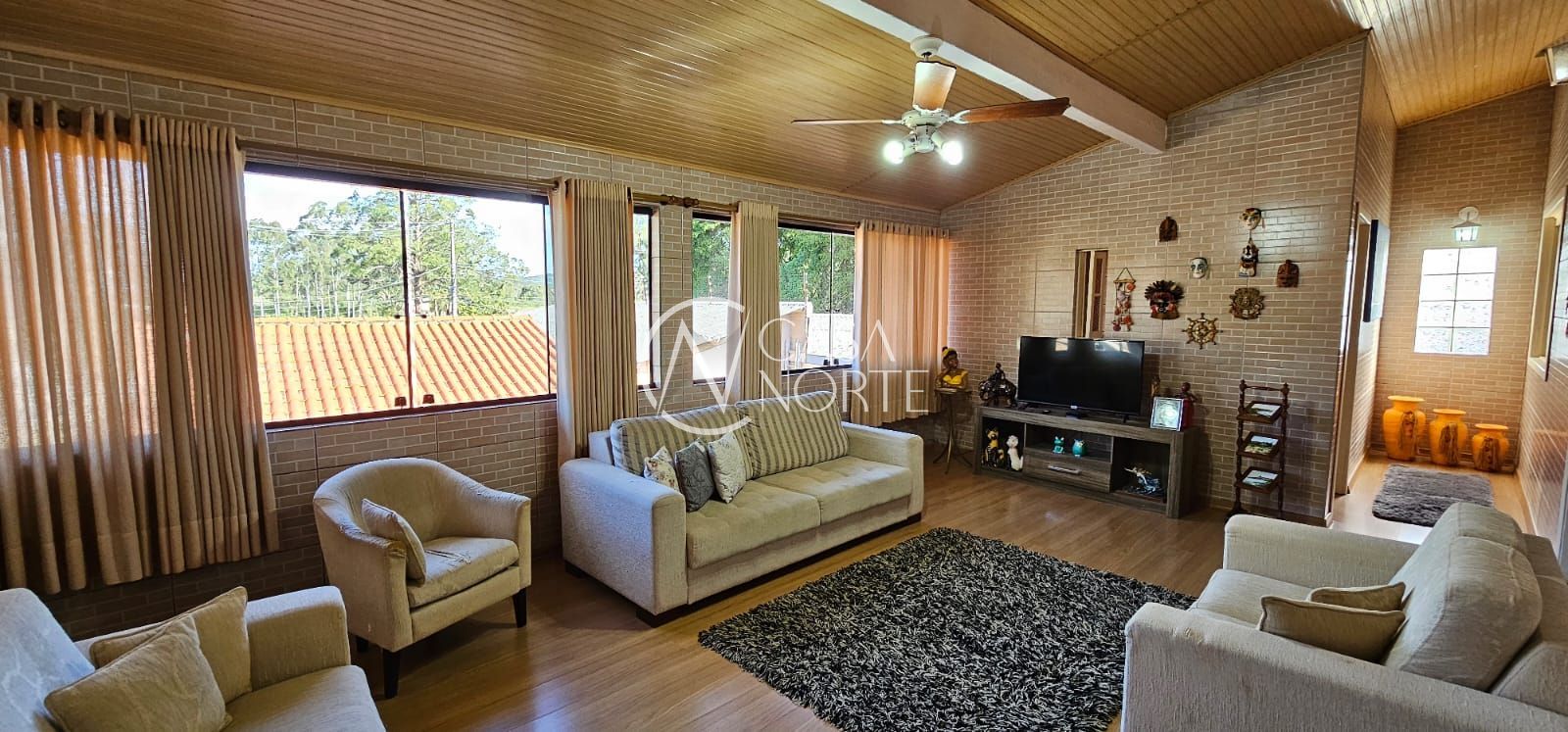 Casa à venda com 3 quartos, 160m², 1 suíte, 2 vagas, Avenida Orleaes no bairro Guarujá em Porto Alegre