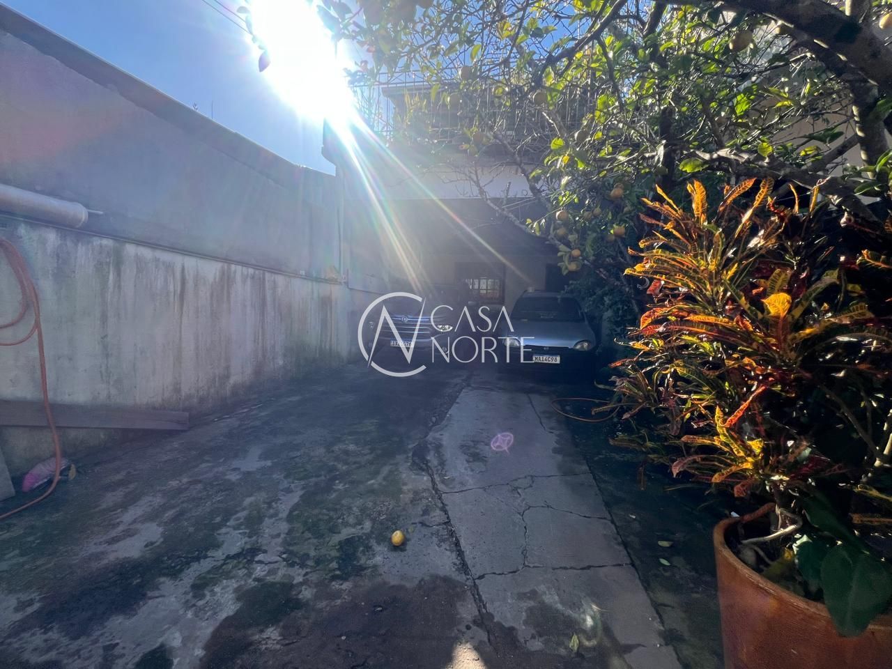 Casa à venda com 3 quartos, 156m², 2 vagas, Rua Catarina Quadros no bairro Hípica em Porto Alegre