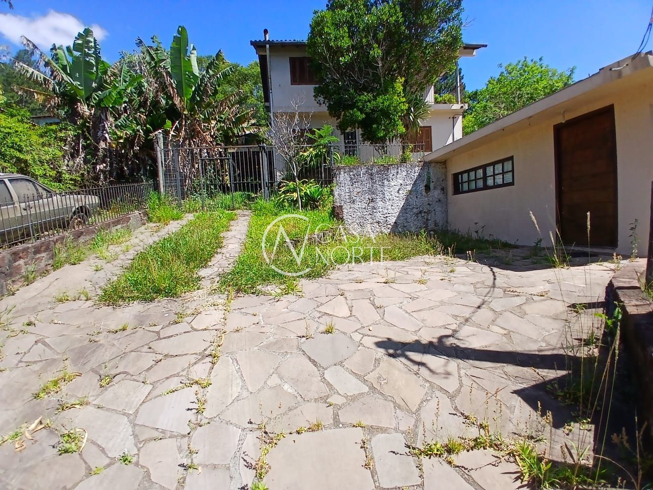 Casa à venda com 5 quartos, 300m², 4 vagas, Estrada das Furnas no bairro Vila Nova em Porto Alegre