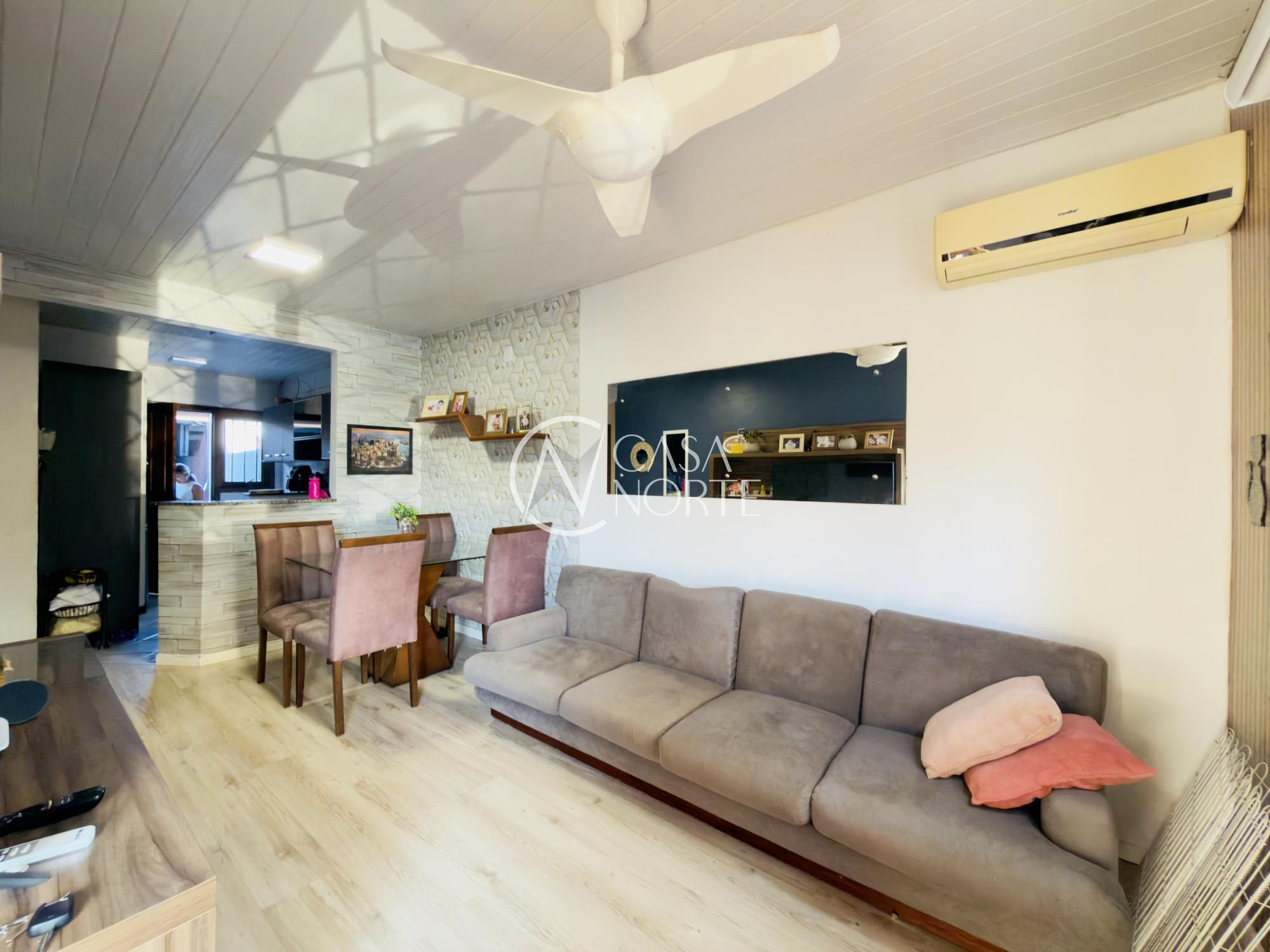 Casa à venda com 2 quartos, 54m², 2 vagas, Rua Paulo José Rodrigues no bairro Hípica em Porto Alegre