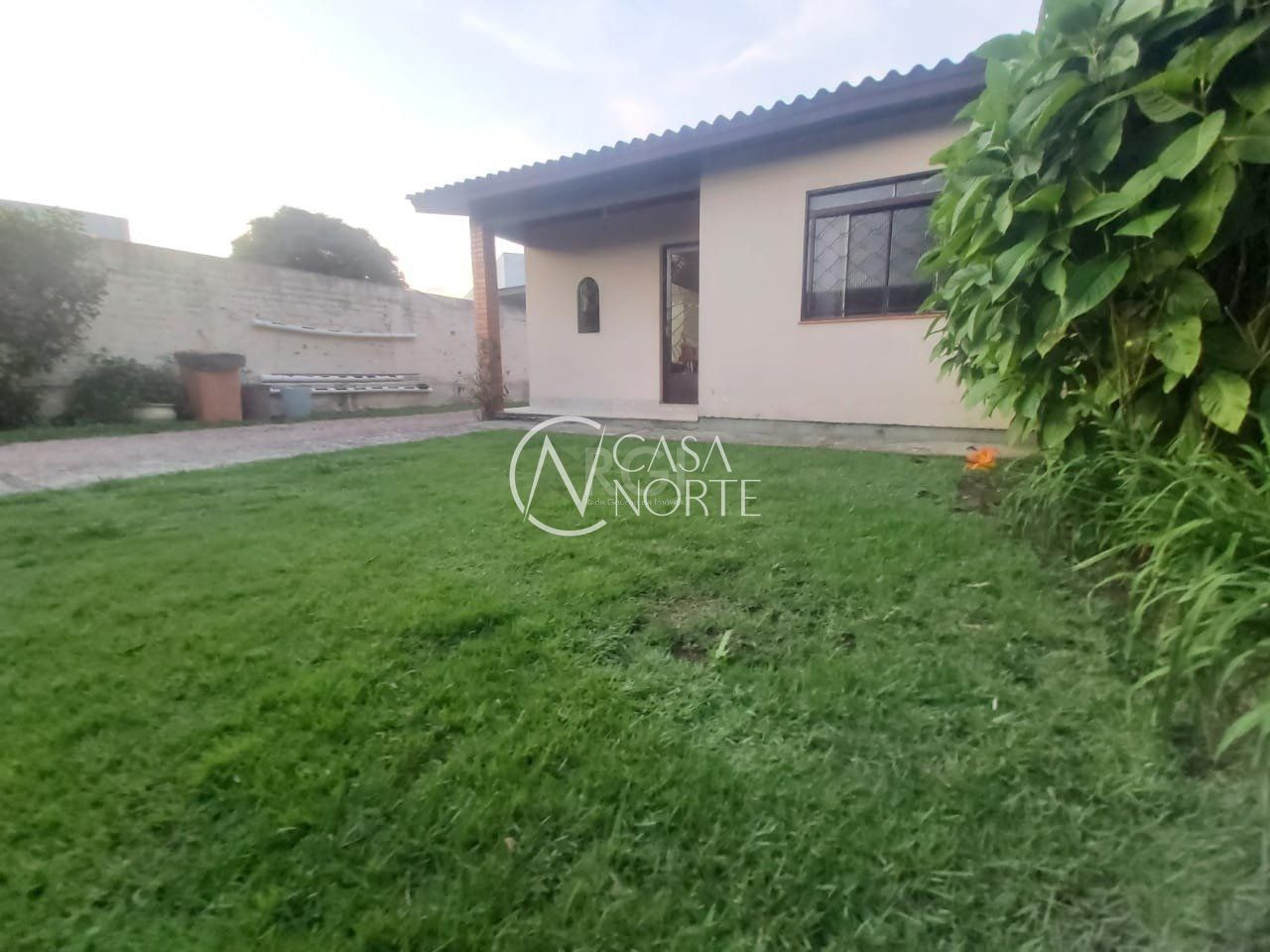 Casa à venda com 3 quartos, 110m², 4 vagas, Estrada Barro Vermelho no bairro Restinga em Porto Alegre