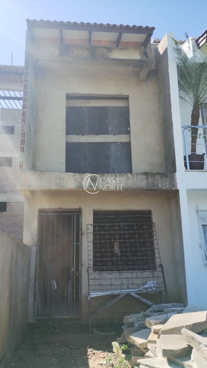 Sobrado à venda com 3 quartos, 88m², 2 suítes, 2 vagas, Rua Luzinete Alves Aragon no bairro Hípica em Porto Alegre