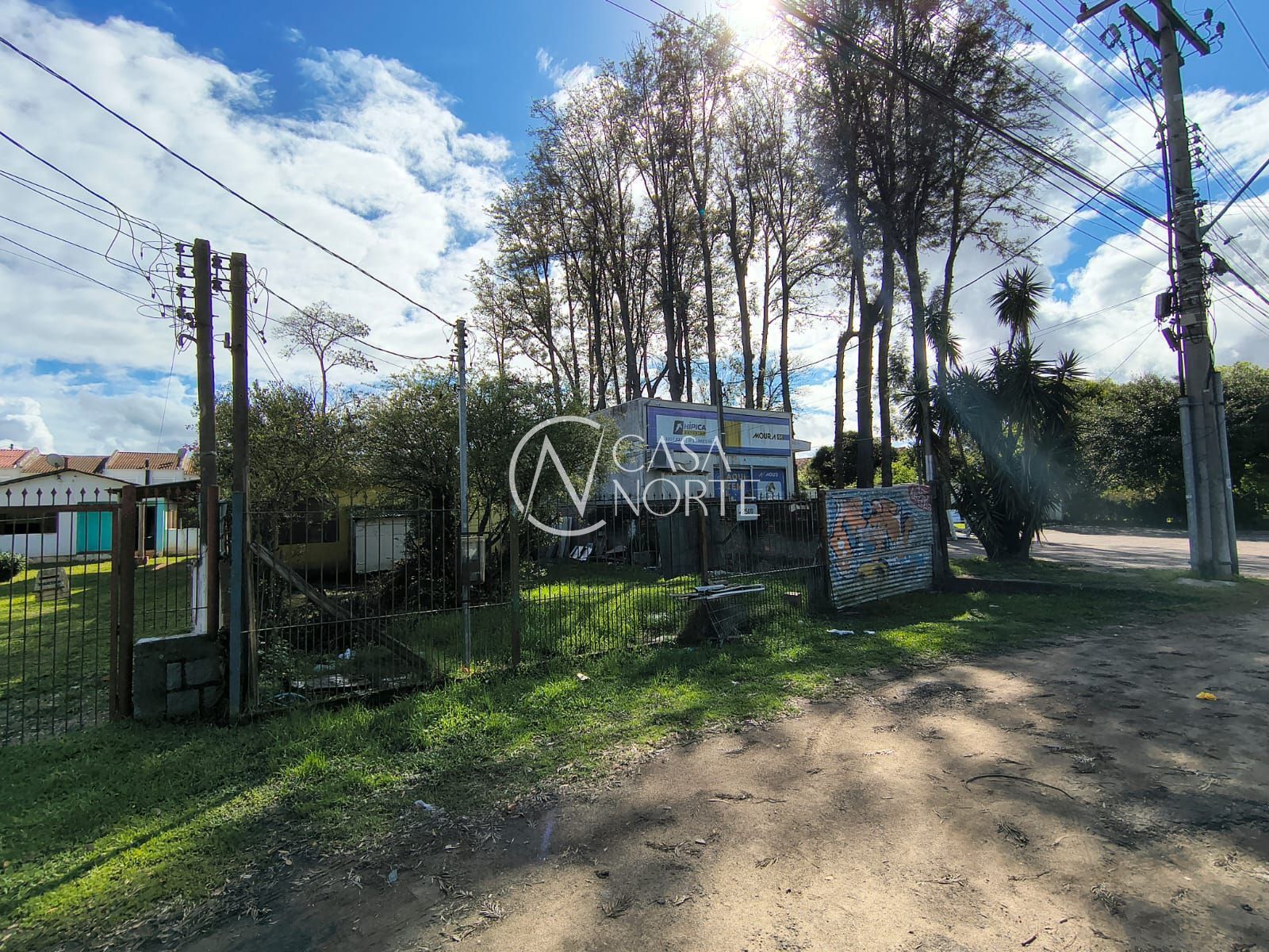 Terreno à venda  com 550m², Avenida Edgar Pires de Castro no bairro Hípica em Porto Alegre