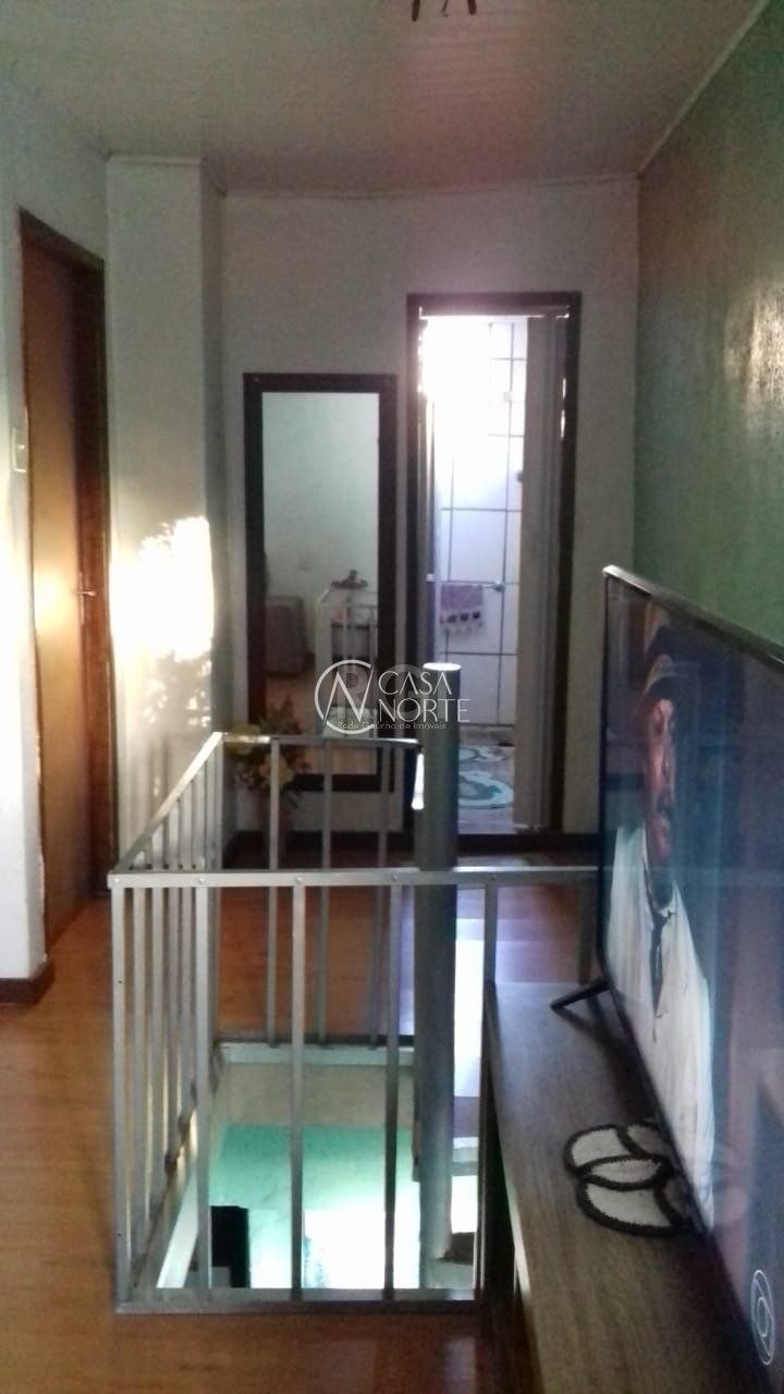Casa à venda com 4 quartos, 160m², 1 suíte, 4 vagas, Beco dos Rossatos no bairro Campo Novo em Porto Alegre