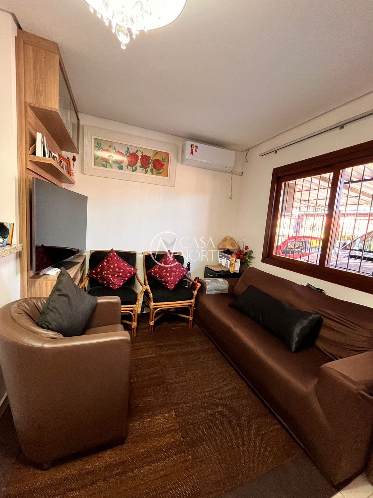 Casa à venda com 2 quartos, 76m², 1 vaga, Rua Irmão Mainar Longhi no bairro Hípica em Porto Alegre