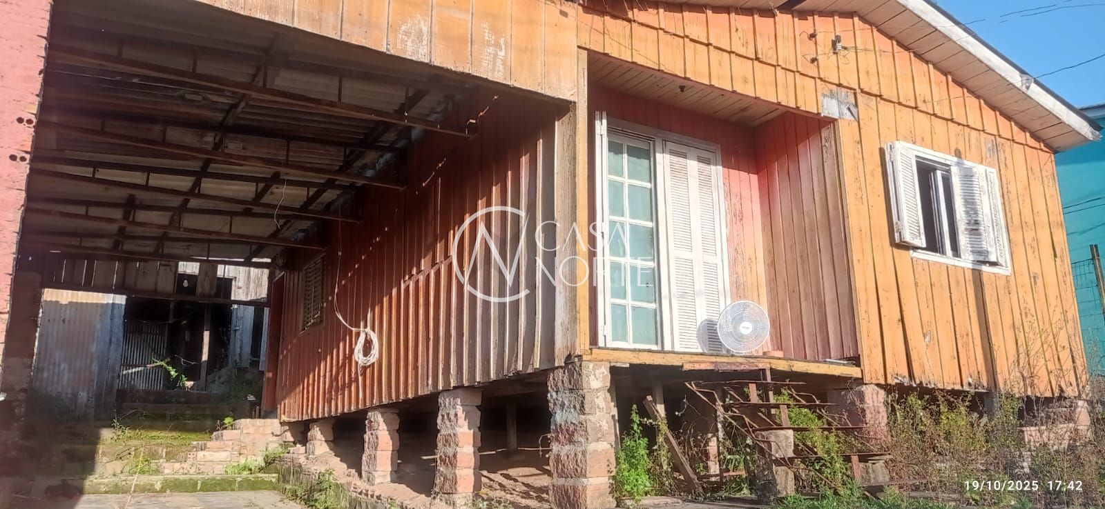 Casa à venda com 3 quartos, 54m², 2 vagas, Rua Gabriel Gonçalves de Moura no bairro Pitinga em Porto Alegre