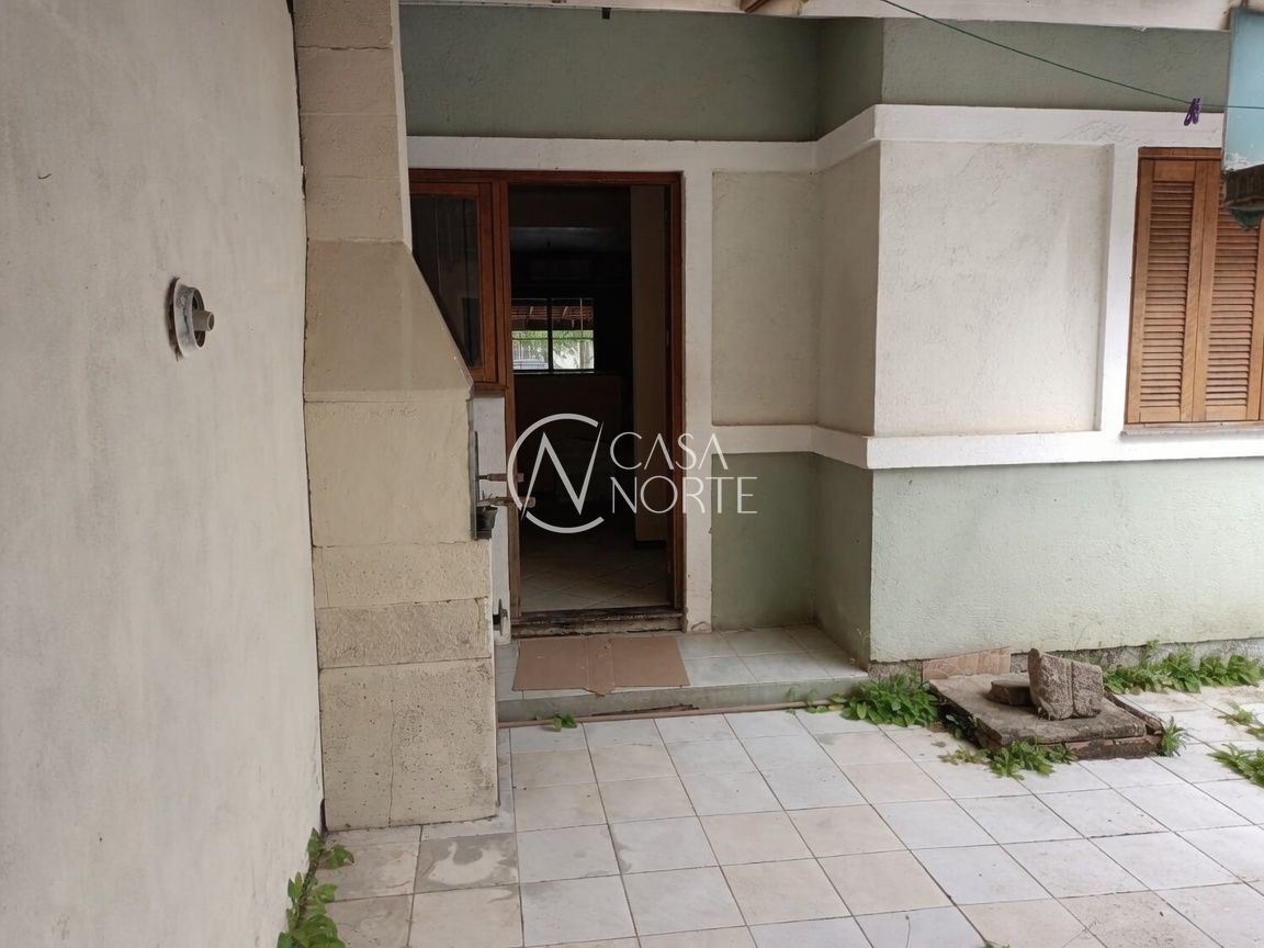 Casa à venda com 2 quartos, 58m², 2 vagas, Rua Irmão Mainar Longhi no bairro Hípica em Porto Alegre