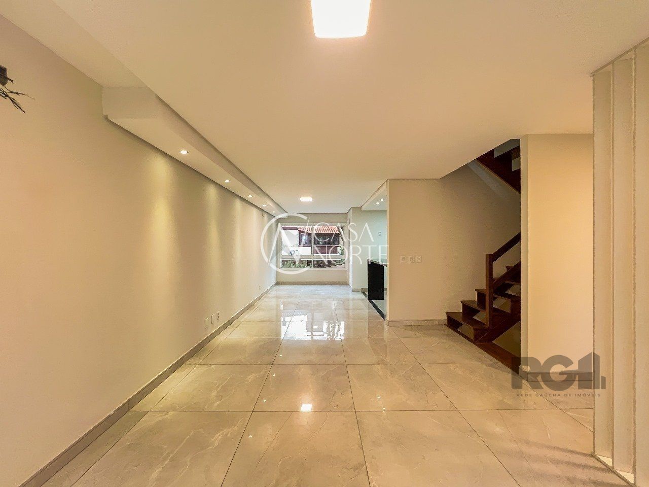 Casa de Condomínio à venda com 5 quartos, 230m², 2 suítes, 2 vagas, Avenida Coronel Marcos no bairro Pedra Redonda em Porto Alegre