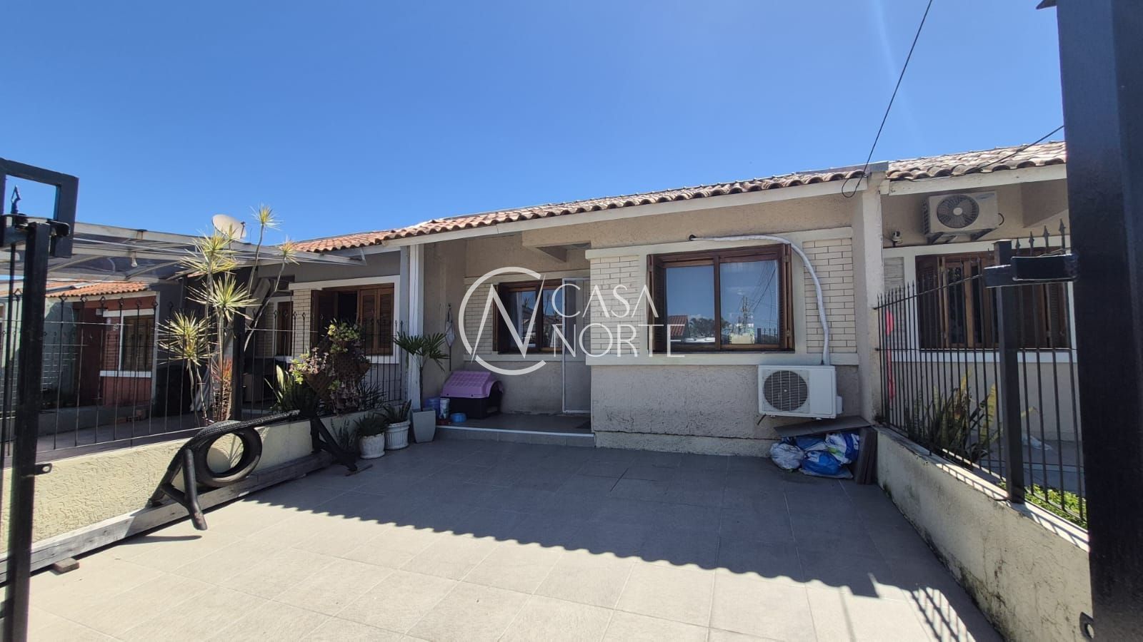 Casa à venda com 2 quartos, 47m², 2 vagas, Rua Seno Antônio Cornely no bairro Hípica em Porto Alegre