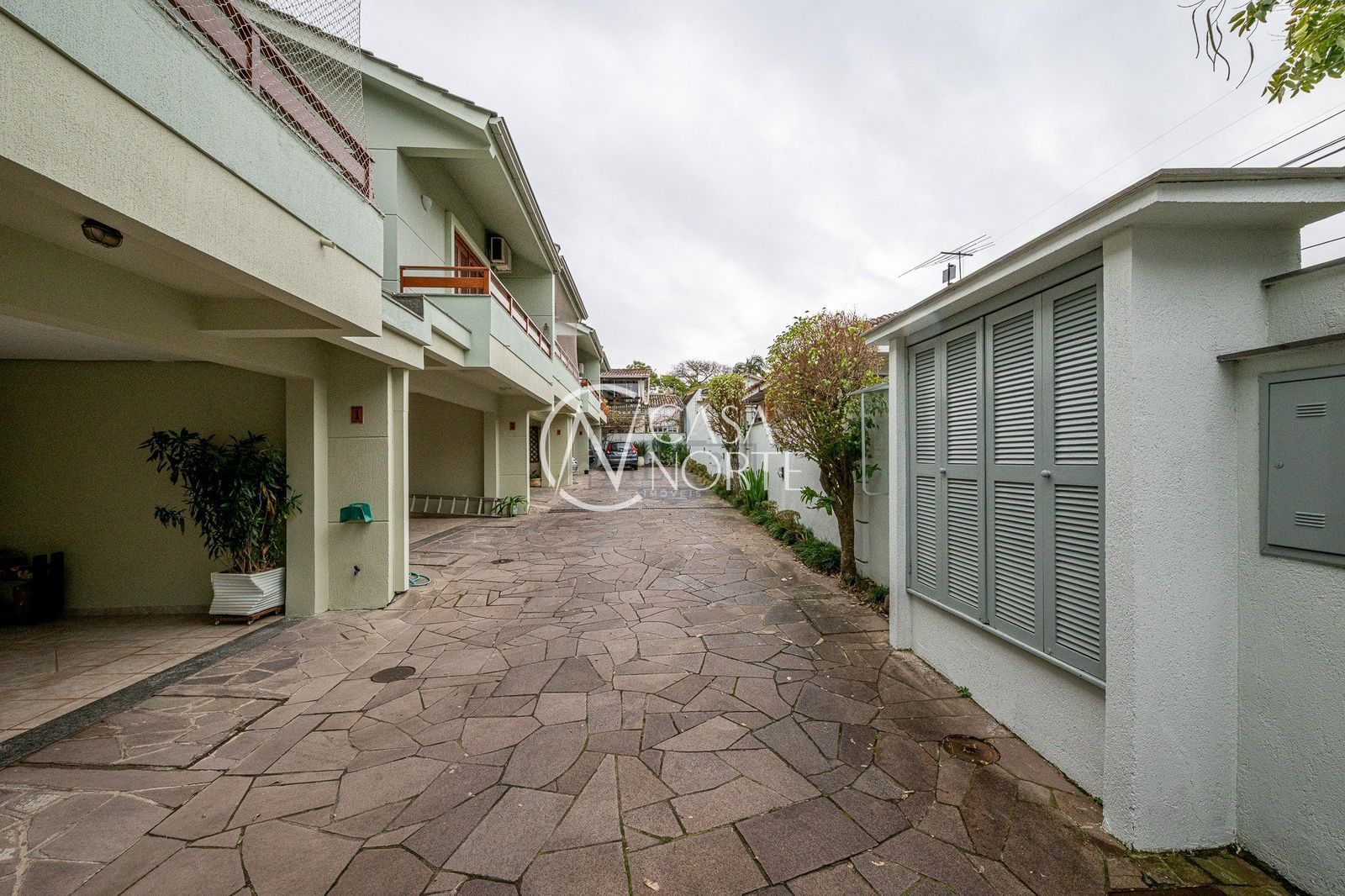 Casa de Condomínio à venda com 2 quartos, 175m², 2 vagas, Rua João Mendes Ouriques no bairro Ipanema em Porto Alegre