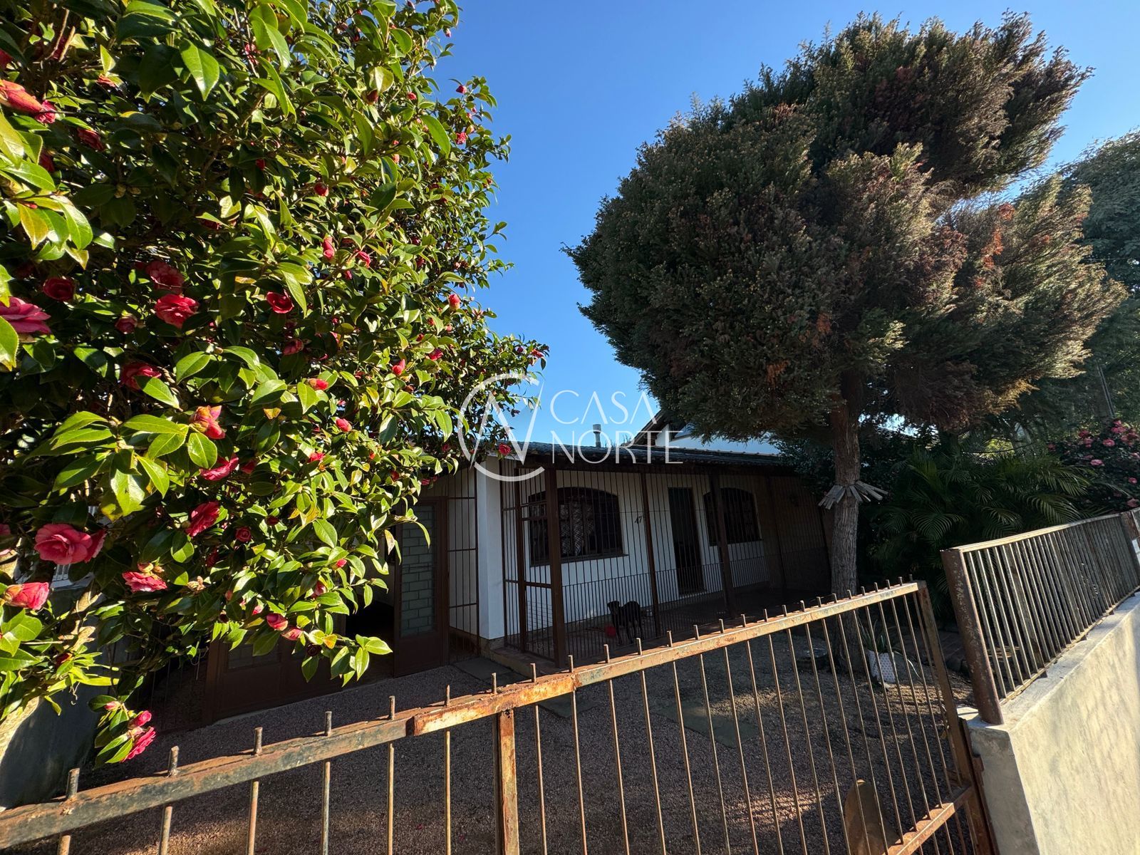 Casa à venda com 3 quartos, 80m², 2 vagas, Rua Júlio Dias de Souza no bairro Aberta dos Morros em Porto Alegre