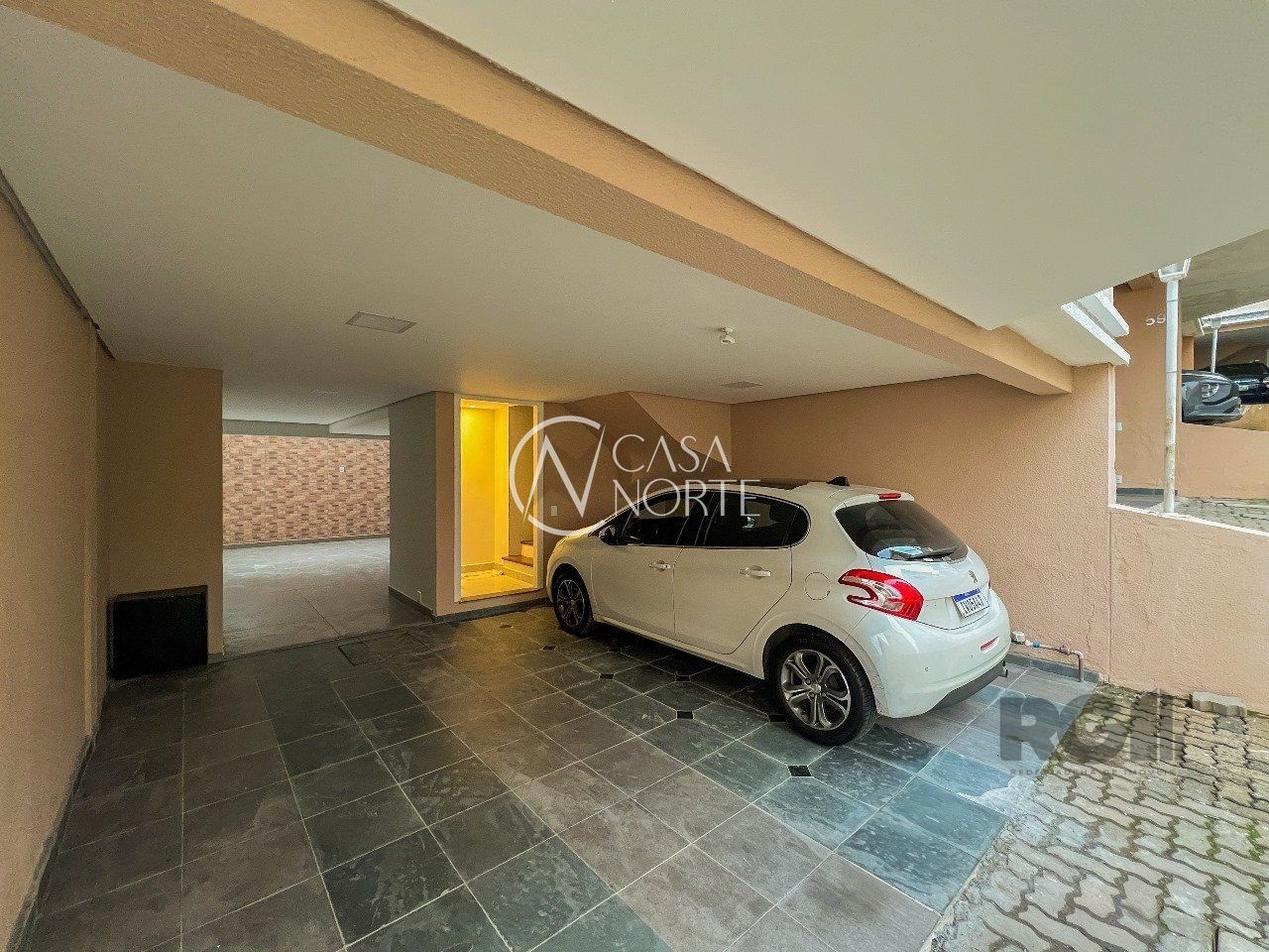 Casa de Condomínio à venda com 5 quartos, 230m², 2 suítes, 2 vagas, Avenida Coronel Marcos no bairro Pedra Redonda em Porto Alegre