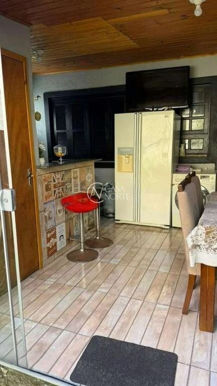 Casa à venda com 2 quartos, 68m², 1 vaga, Rua Geraldo Tollens Linck no bairro Hípica em Porto Alegre