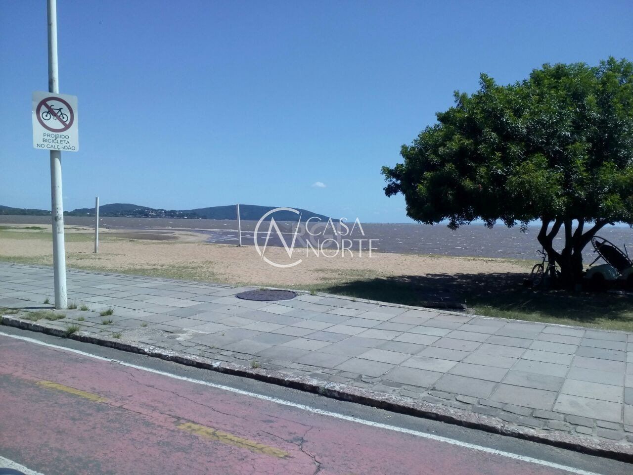 Casa à venda com 1 quarto, 51m², 2 vagas, Avenida Guarujá no bairro Guarujá em Porto Alegre