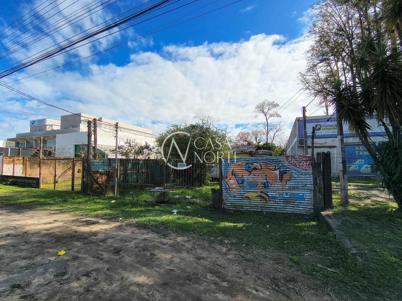 Terreno à venda  com 550m², Avenida Edgar Pires de Castro no bairro Hípica em Porto Alegre