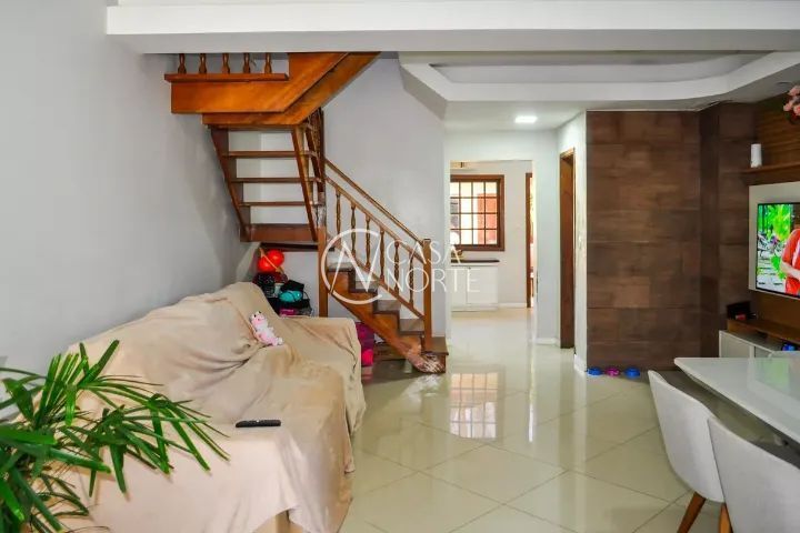 Casa à venda com 3 quartos, 150m², 1 suíte, 2 vagas, Rua Silvestre Sauter no bairro Hípica em Porto Alegre