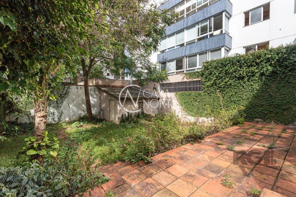 Casa à venda com 3 quartos, 207m², 2 vagas, Rua Marquês do Pombal no bairro Moinhos de Vento em Porto Alegre