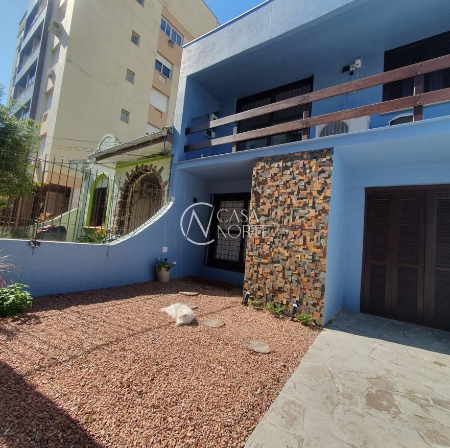 Casa à venda com 4 quartos, 168m², 3 suítes, 1 vaga, Rua Barão de Teffe no bairro Menino Deus em Porto Alegre